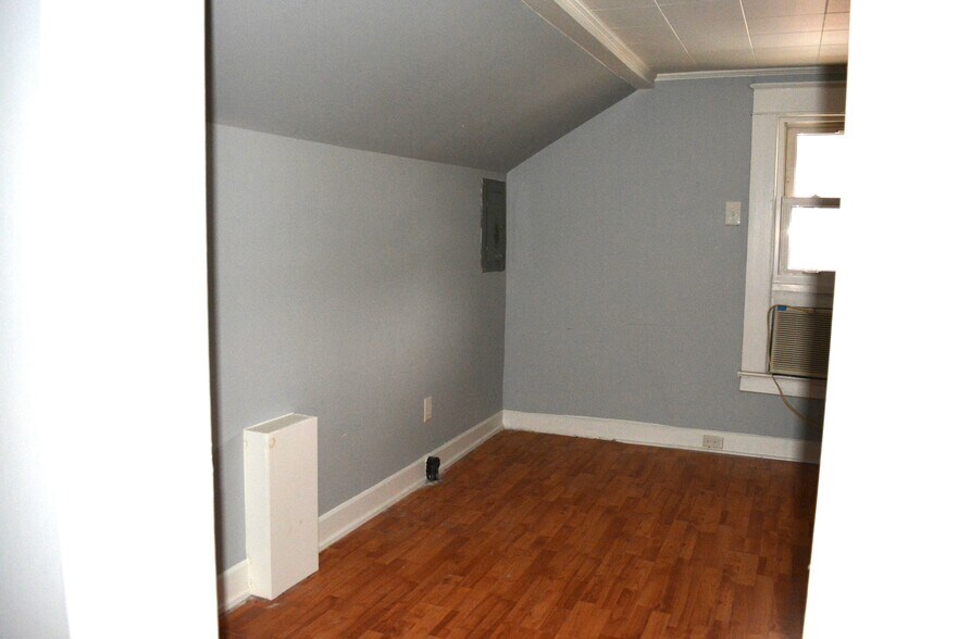 More Photos Of 579 West St, Pittsboro Office For Lease