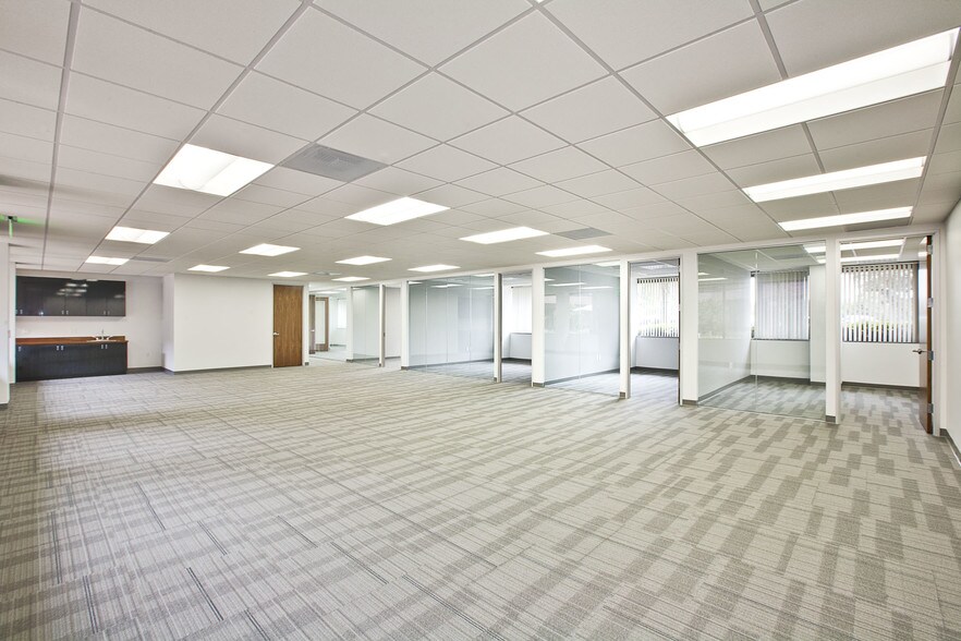 More Photos Of 12520 High Bluff Dr, San Diego Office For Lease