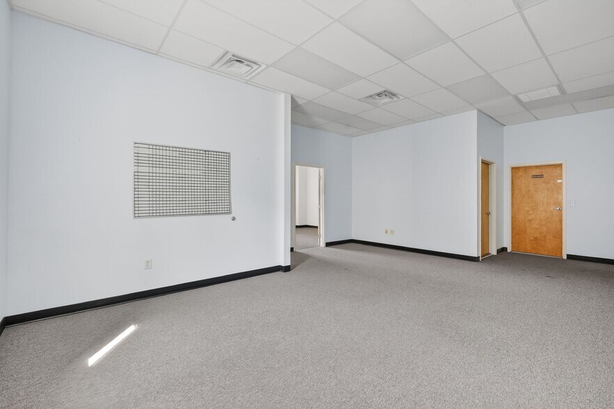 More Photos Of 300 Richey Rd, Leesburg Warehouse For Sale