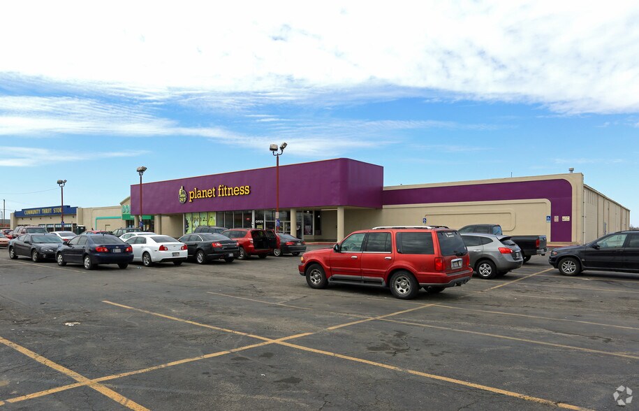 More Photos Of 6921-6925 E Admiral Pl, Tulsa Freestanding For Lease