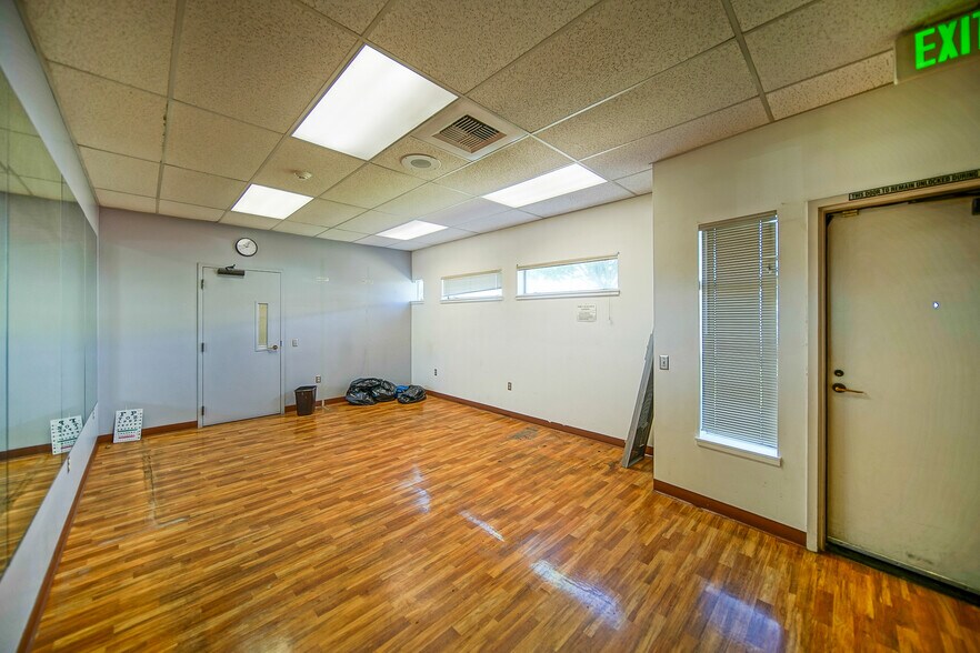 More Photos Of 1930 Port of Tacoma Rd, Tacoma Medical For Sale