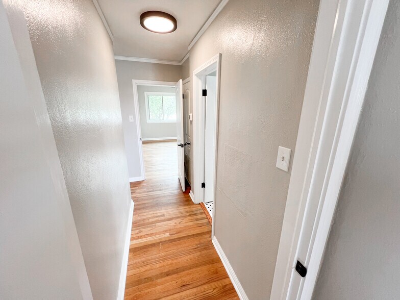 More Photos Of 1306 W Wall St, Midland Office For Lease