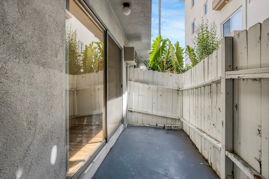More Photos Of 1253 Federal Ave, Los Angeles Apartments For Sale