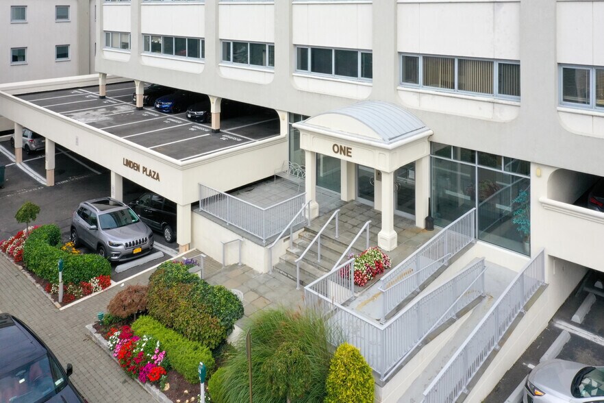 More Photos Of 1 Linden Pl, Great Neck Office For Lease