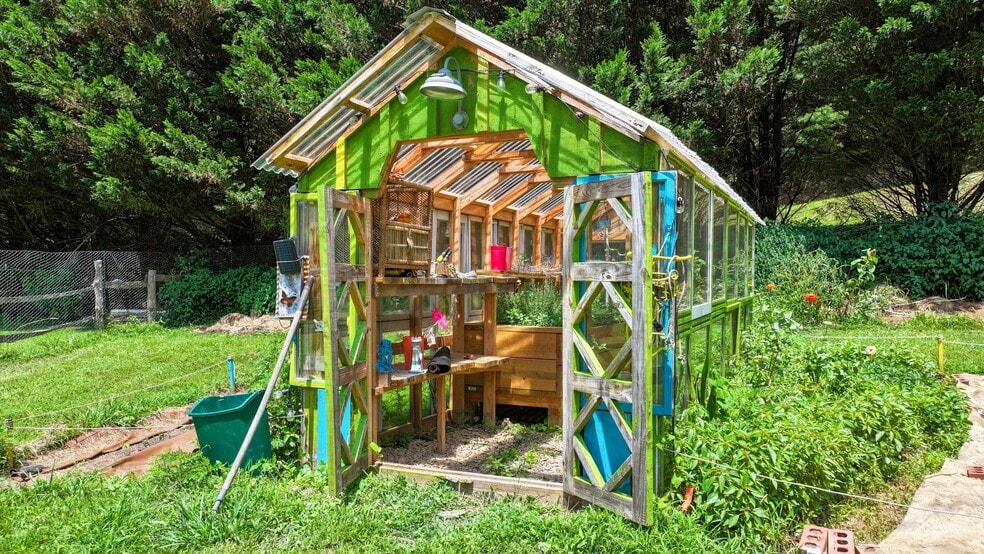 More Photos Of 32 Owl Creek Rd, Murphy Trailer Camper Park For Sale