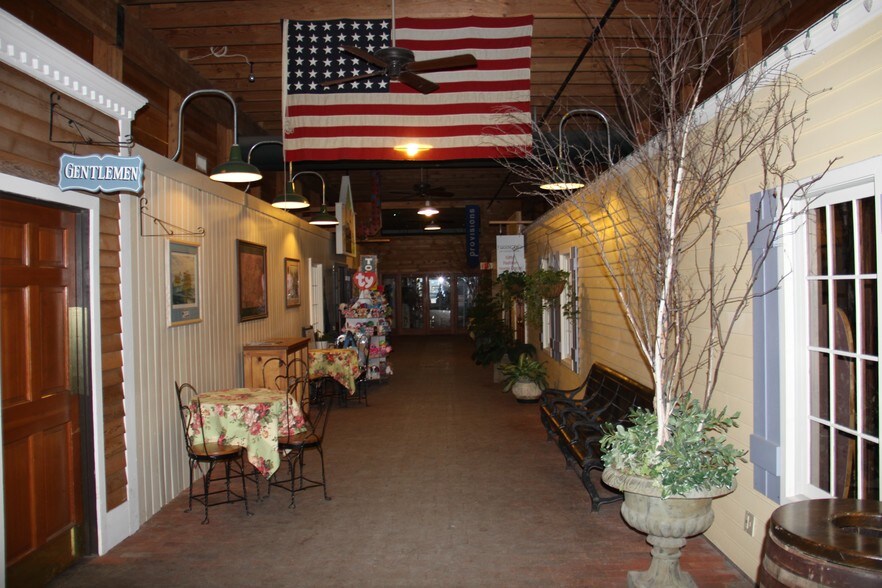 More Photos Of 310-340 Water St, Excelsior Freestanding For Lease