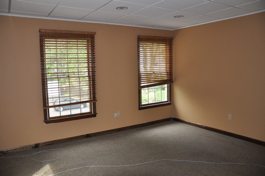 More Photos Of 5 Ravine Dr, Matawan Medical For Lease