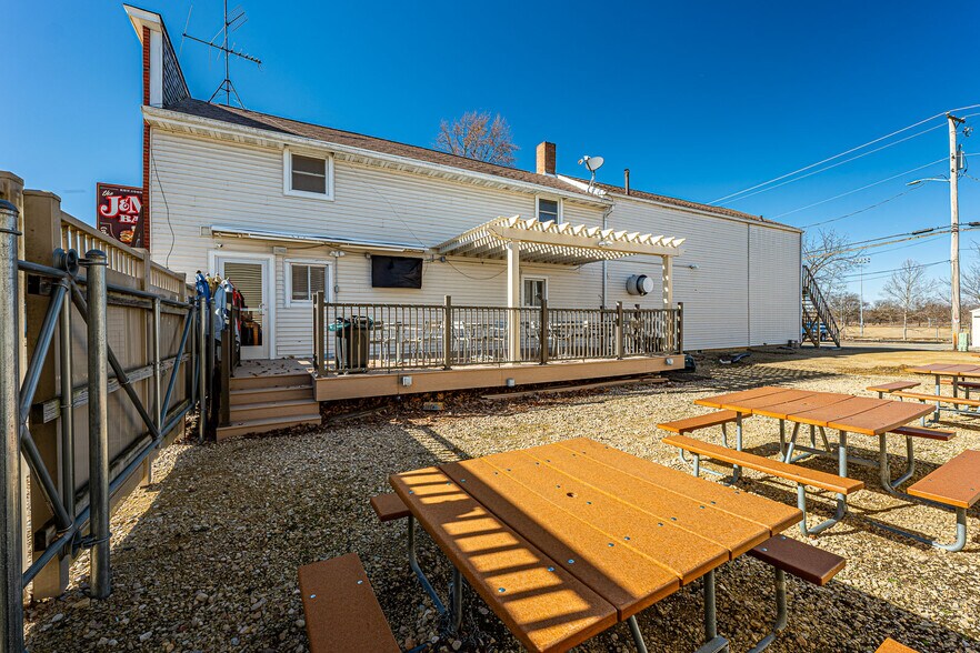 More Photos Of 127 W Main St, Belleville Restaurant For Sale