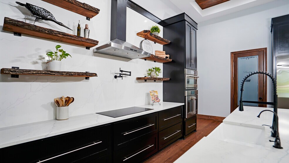 More Photos Of 10511 W Hidden Lake Ln, Richmond Specialty For Sale