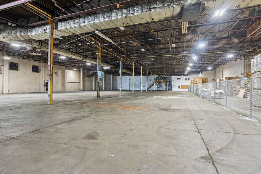 More Photos Of 1507 Willow St, Lebanon Warehouse For Sale