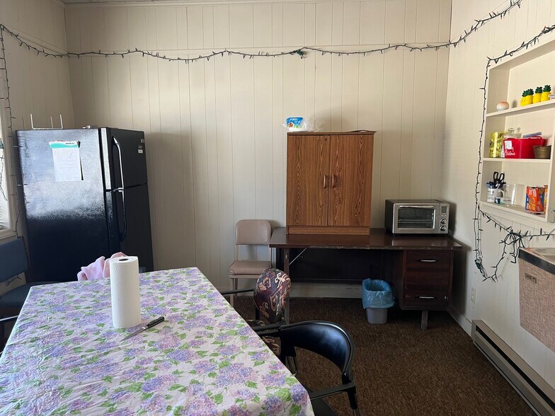 More Photos Of 125 Watson St, Danville Office For Sale