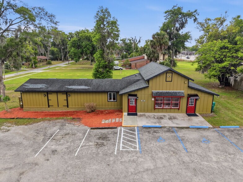 Primary Photo Of 1030 Camphor Ln, Deland General Retail For Sale