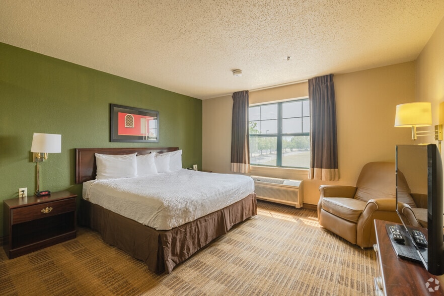 More Photos Of 1180 Doris Rd, Auburn Hills Hotel For Sale