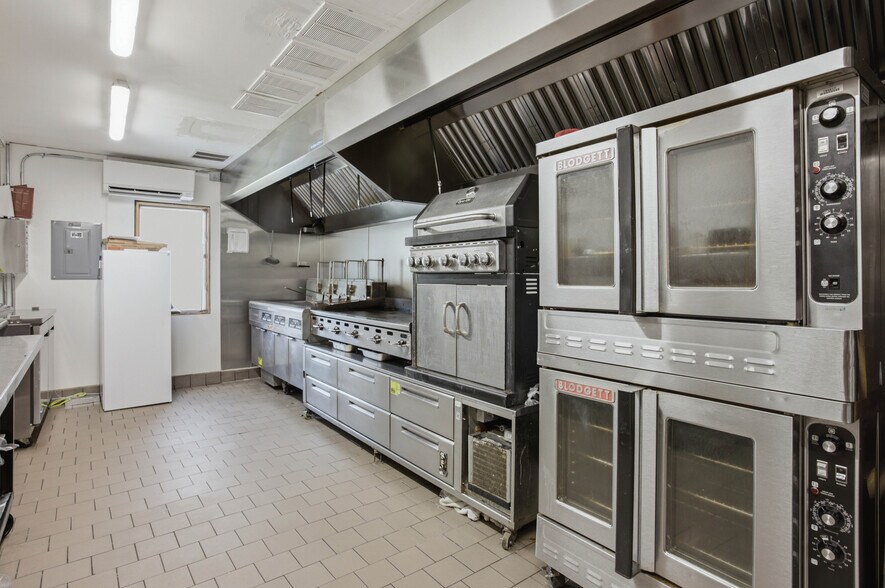 More Photos Of E13887 Highway DL, Merrimac Specialty For Sale
