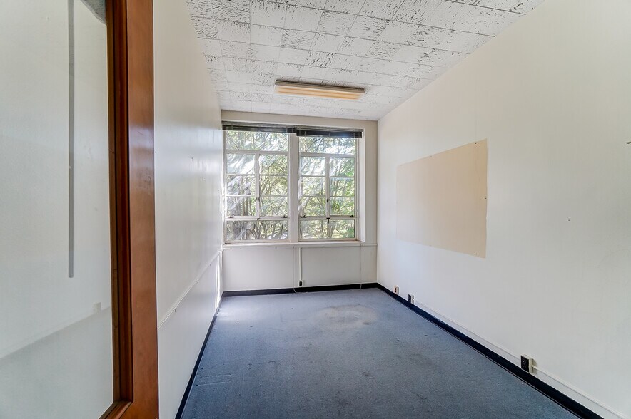 More Photos Of 800 Livermore St, Yellow Springs Research And Development For Sale
