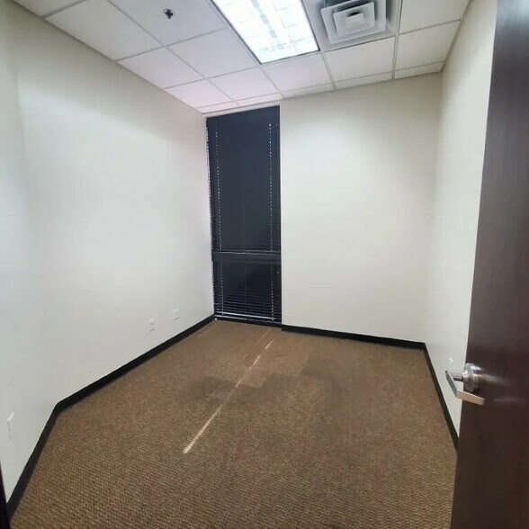 More Photos Of 16841 N 31st Ave, Phoenix Office For Sale