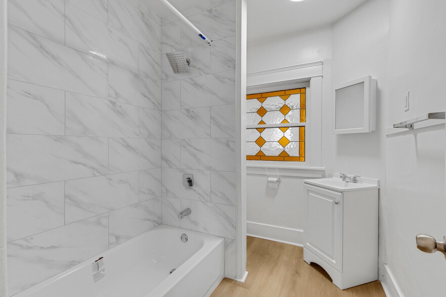 More Photos Of 372 W 11th St, San Pedro Apartments For Sale