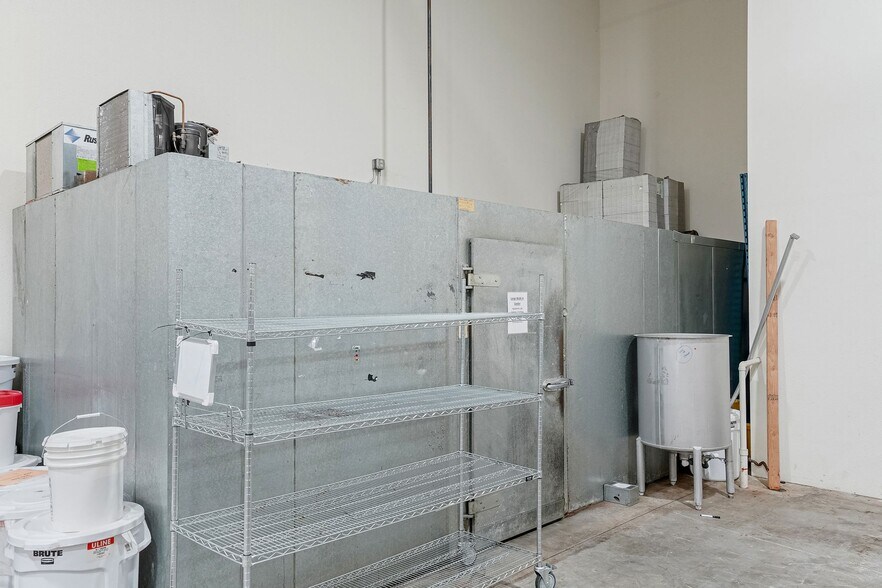 More Photos Of 1852 Fescue St SE, Albany Office For Sale