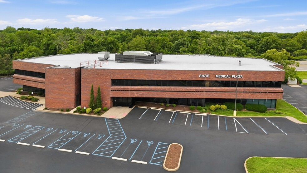 More Photos Of 8888 Ladue Rd, Ladue Medical For Lease