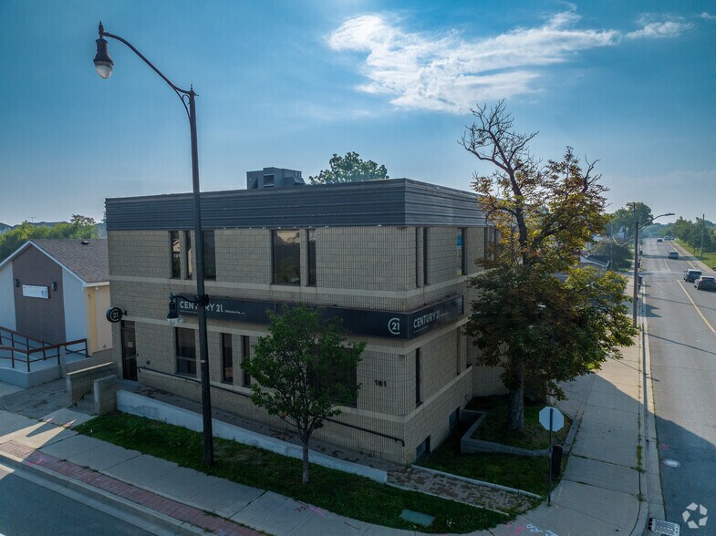 More Photos Of 181 Queen St E, Brampton Office For Sale