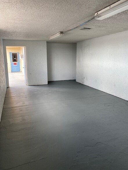 More Photos Of 5800 Houchin St, Naples Self Storage For Lease