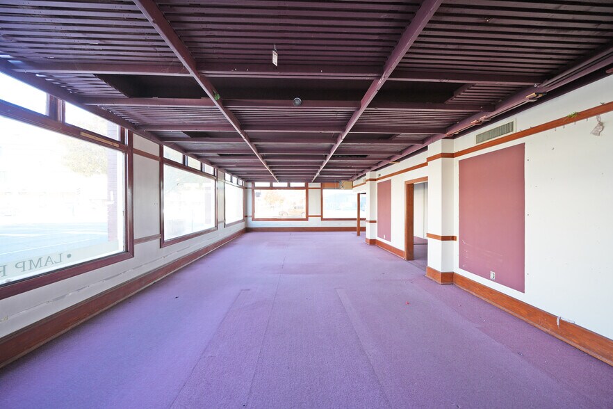 More Photos Of 104 W Yakima Ave, Yakima General Retail For Lease