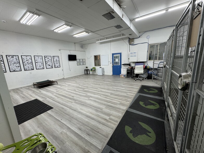 More Photos Of 8665 Harrison St, Sandy Service For Sale