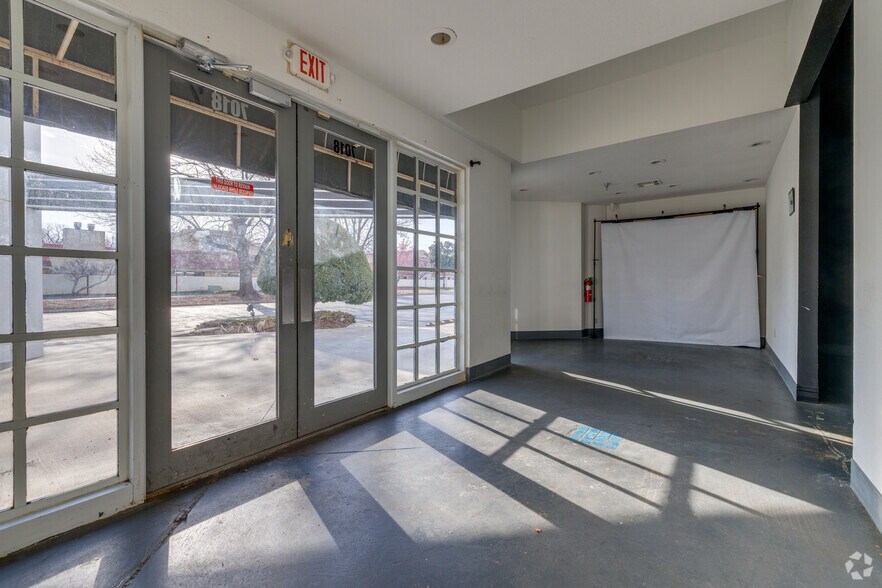 More Photos Of 1671 E 71st St, Tulsa Storefront For Sale