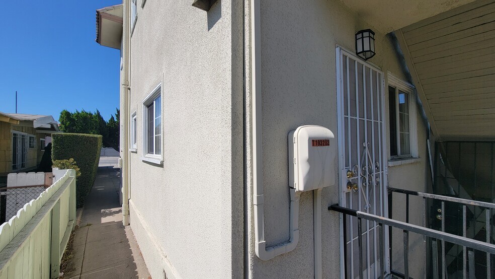 More Photos Of 2415 E 7th St, Long Beach Apartments For Sale