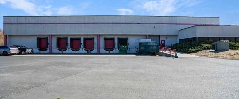 More Photos Of 240 Kenneth Welch Dr, Lakeville Warehouse For Sale