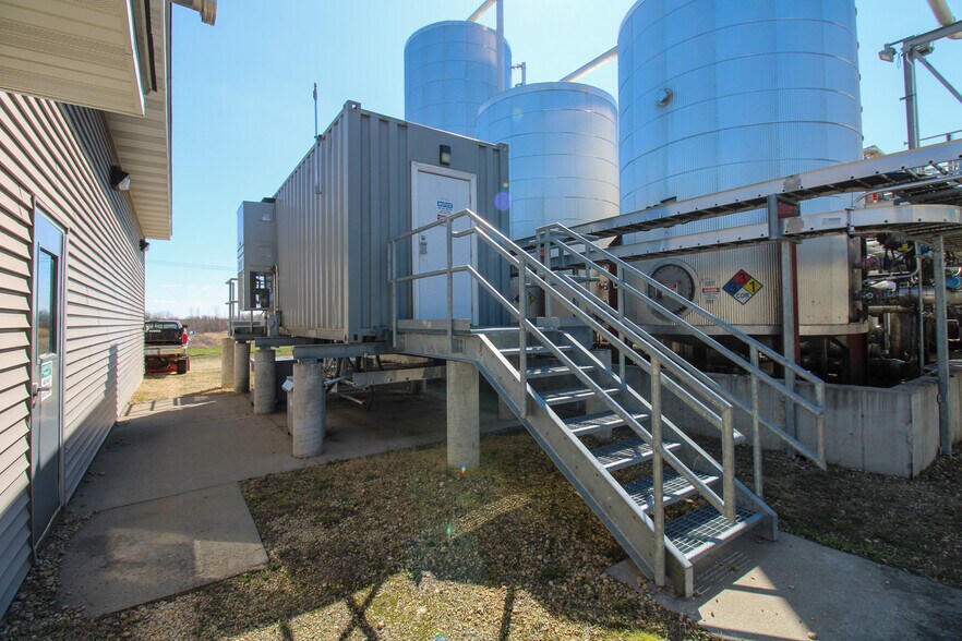 More Photos Of 5640 44th Ave S, Clinton Industrial For Sale
