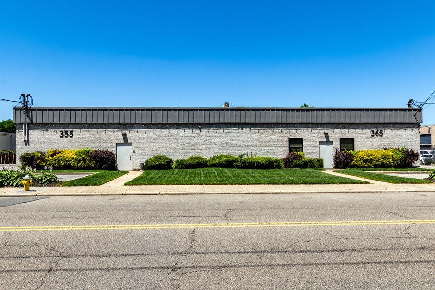 More Photos Of 355-365 Wyandanch Ave, Babylon Warehouse For Lease