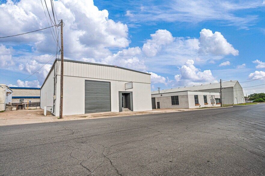 More Photos Of 4520 Fort Ave, Waco Warehouse For Sale