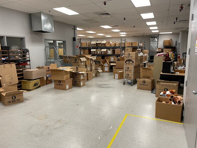 More Photos Of 1201 S Ohio St, Martinsville Distribution For Sale