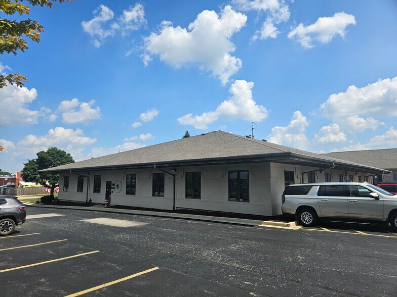 More Photos Of 3230 Executive Dr, Joliet Office For Sale
