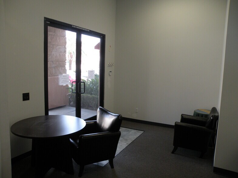 More Photos Of 211 Village Commons Blvd, Camarillo Storefront Retail Residential For Sale
