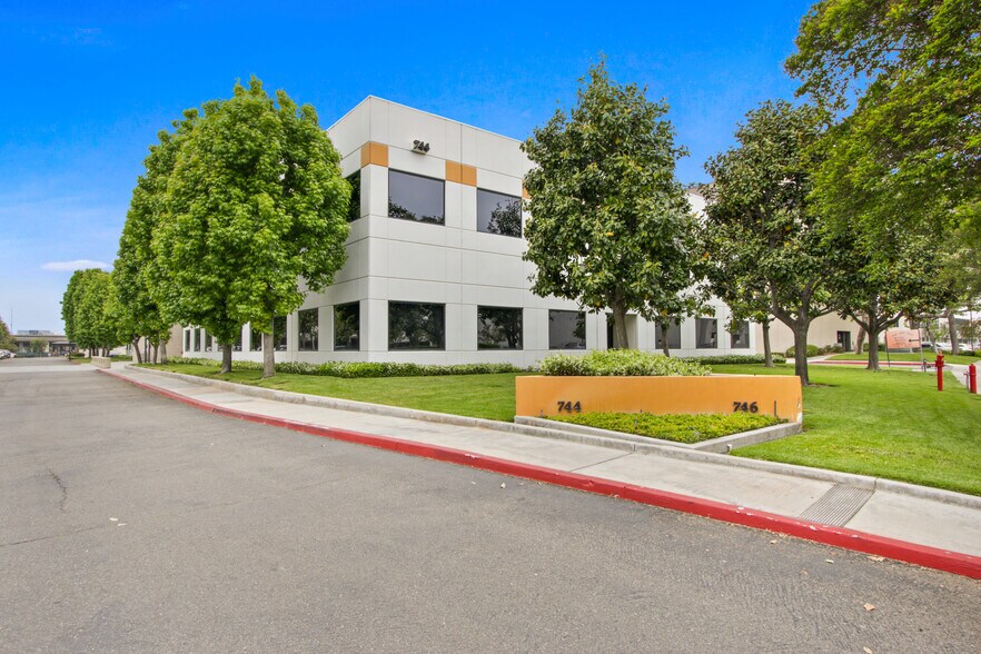 More Photos Of 744 N Eckhoff St, Orange Office For Lease