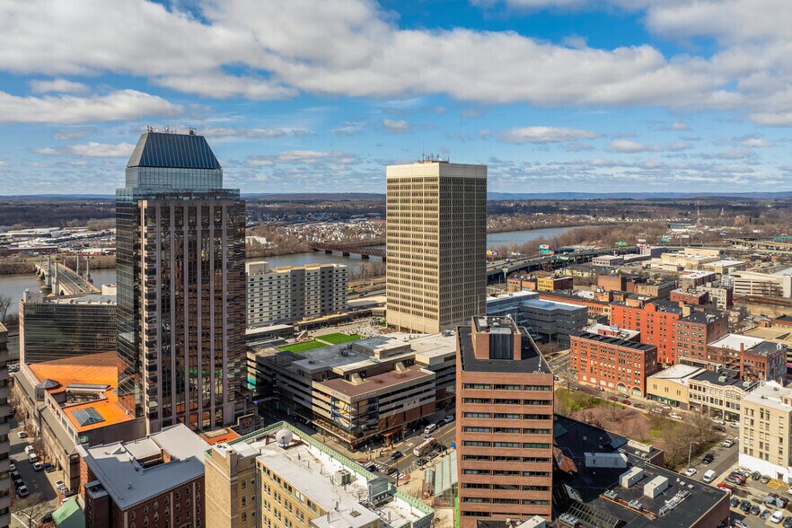 More Photos Of 1500 Main St, Springfield Medical For Lease