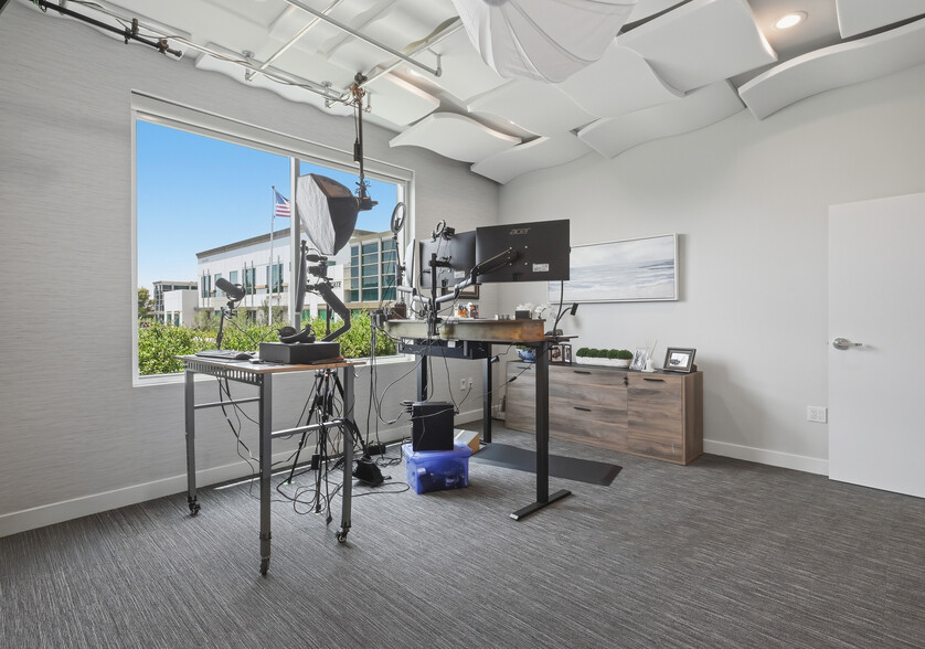 More Photos Of 6154 Innovation Way, Carlsbad Office For Sale