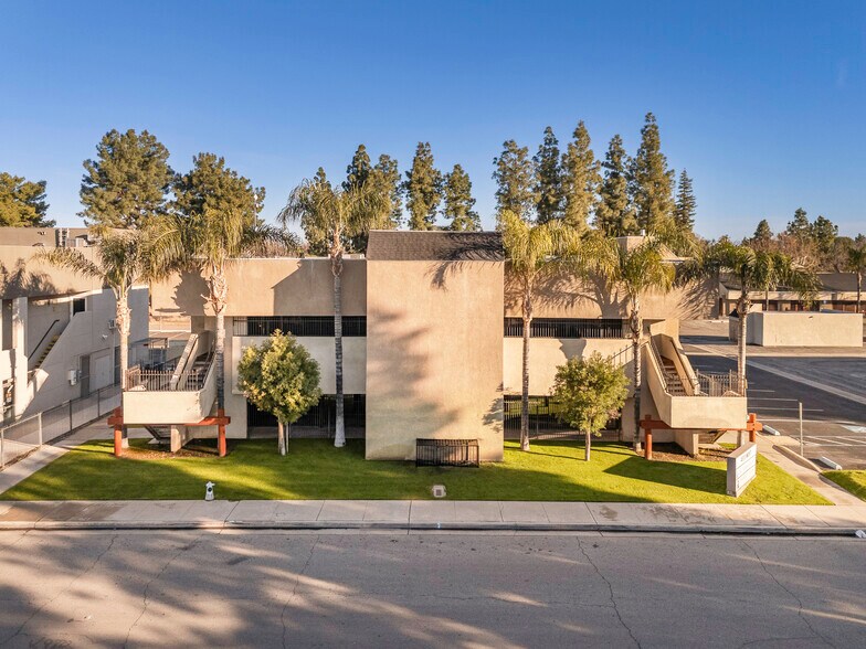 More Photos Of 4600 W American Ave, Bakersfield Office For Sale