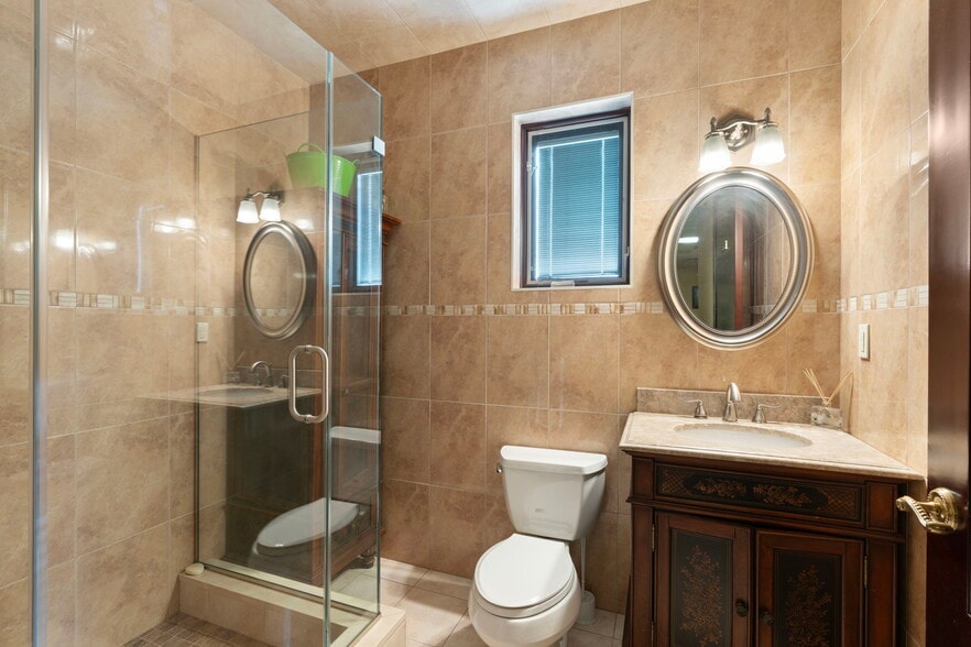 More Photos Of 188 Van Buren St, Staten Island Warehouse For Sale