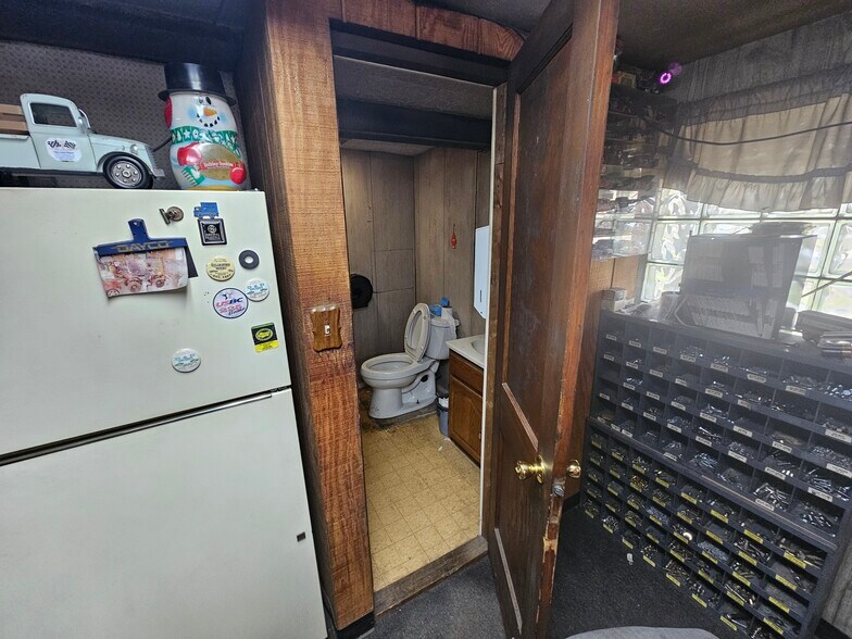 More Photos Of 1737 S Burlington Rd, Bridgeton Flex For Sale