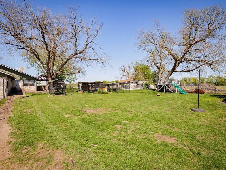 More Photos Of 11001 S State Highway 95, Taylor Land For Sale