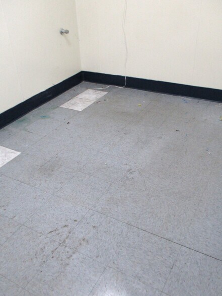 More Photos Of 9900-9904 S Central Ave, Los Angeles Schools For Lease
