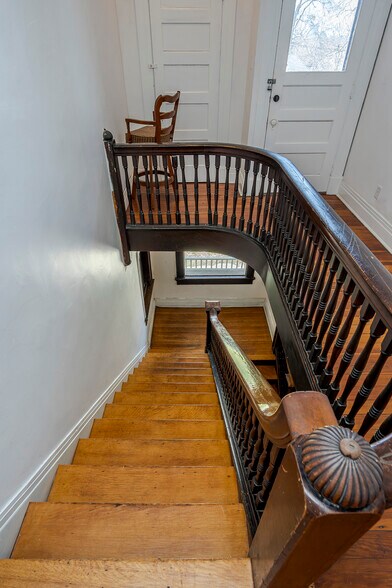 More Photos Of 199 E Loudon Ave, Lexington Office Residential For Sale