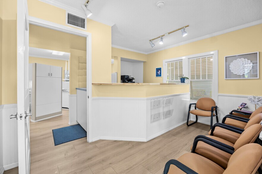 More Photos Of 725 SE 5th St, Stuart Office For Lease