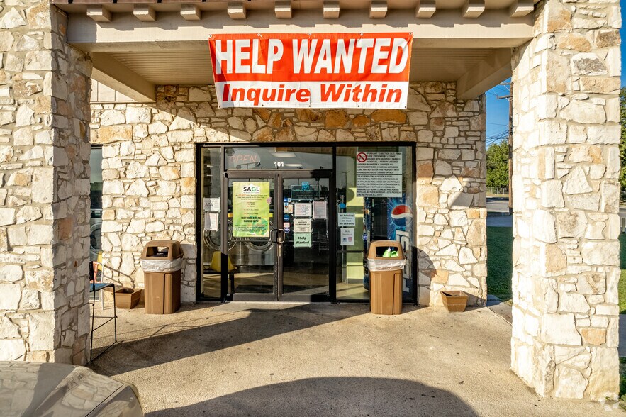 More Photos Of 5525 Blanco Rd, San Antonio Unknown For Lease