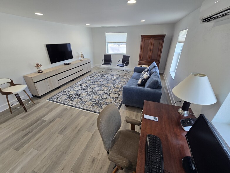 More Photos Of 1583 E Oakland Park Blvd, Oakland Park Freestanding For Sale