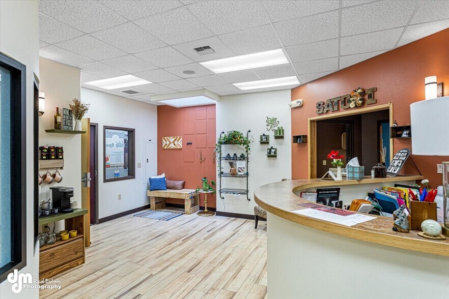 More Photos Of 1901 N Hemmer Rd, Palmer Medical For Sale