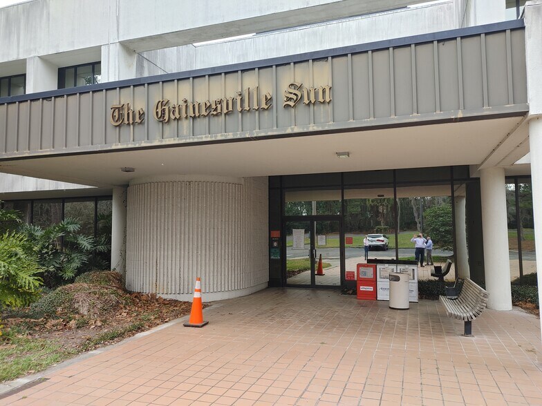 More Photos Of 2700 SW 13th St, Gainesville Office For Lease